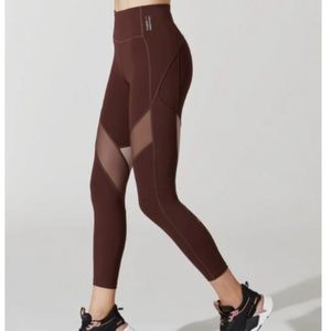 LULULEMON, Barry’s stronger as one legging, maroon, size 4